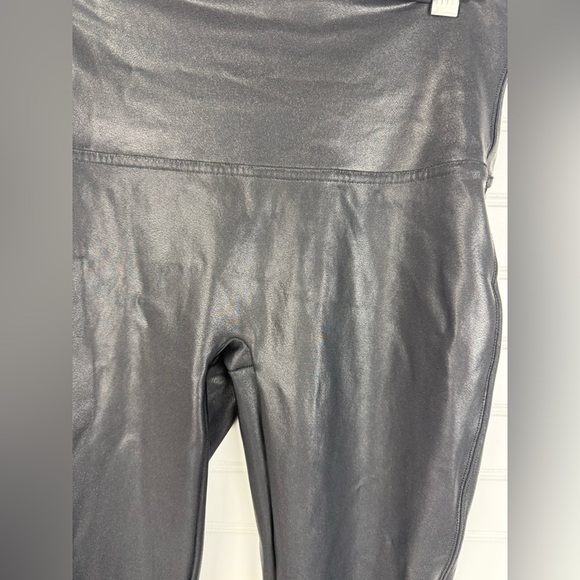 Spanx women’s faux leather look black stretch leggings. Size Large. - Picture 4 of 7